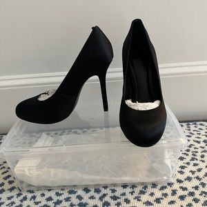 Tory Burch Black Satin Pumps, size 7